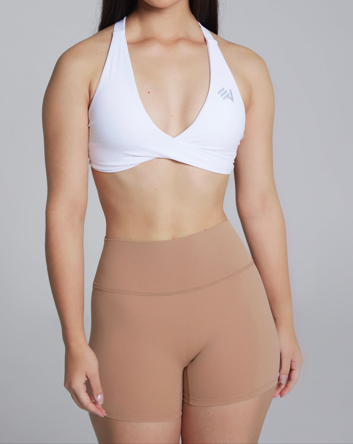 Modelo luciendo el short deportivo Flow – Empowerwear