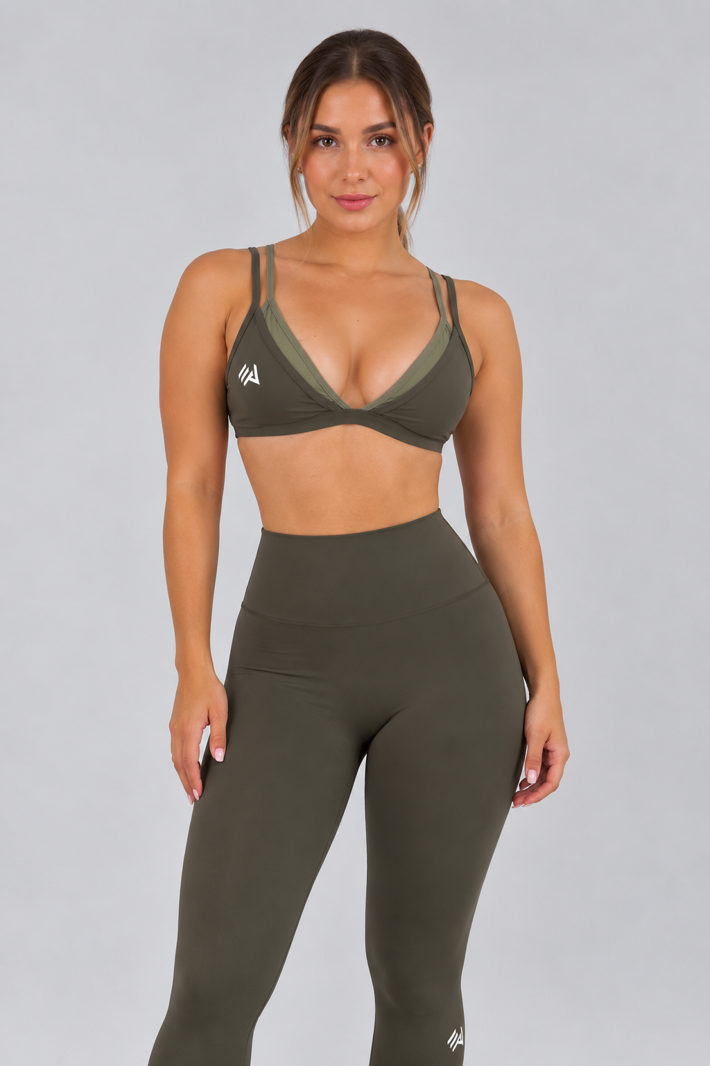 Set Serene, top de tiras y leggings para mujer en color verde oliva – Empowerwear